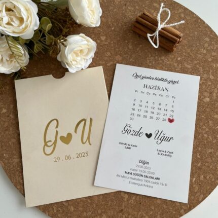 Takvimli düğün davetiyesi