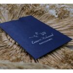 Gümüş yaldızlı lacivert davetiye