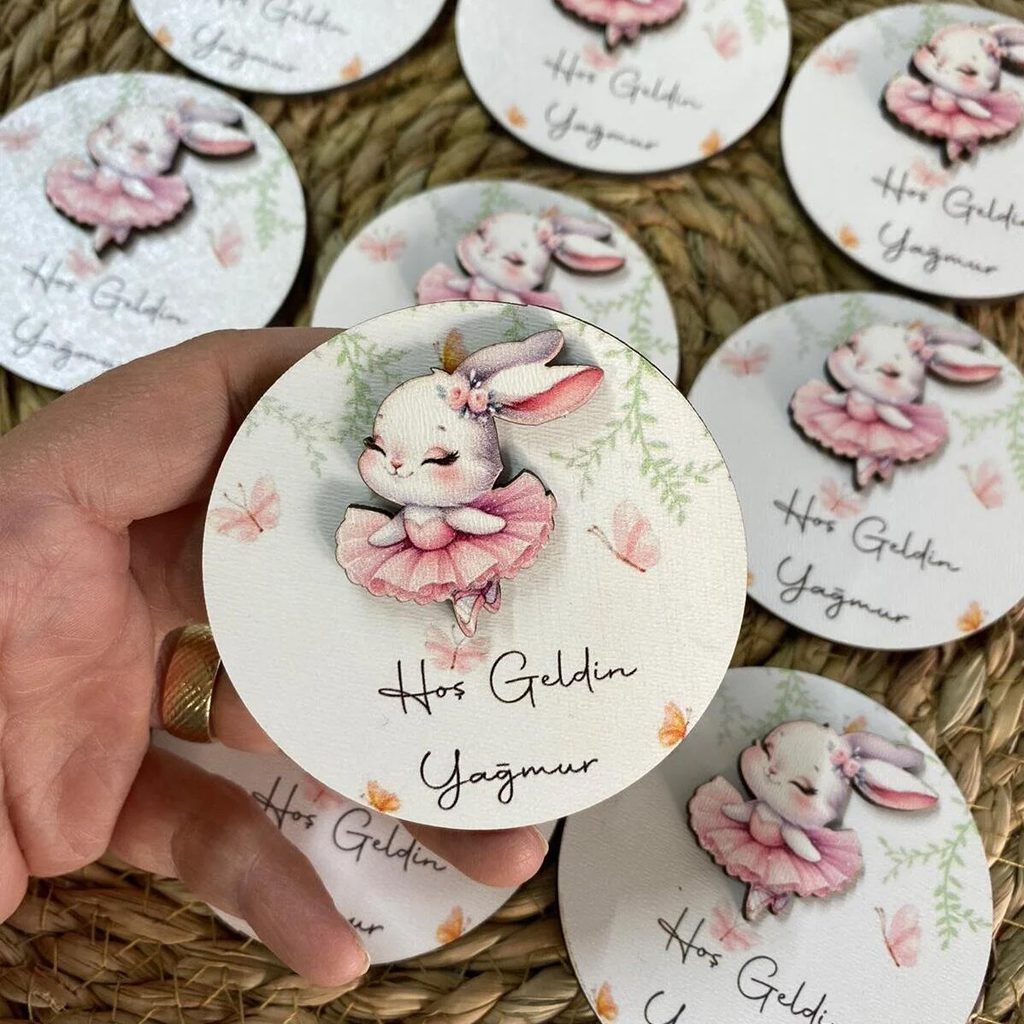Balerin Tavşan Figürlü Ahşap Bebek Magneti Kız Bebek Hediyeliği Balerin Tavşan Figürlü Ahşap Bebek Magneti Kız Bebek Hediyeliği